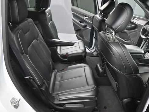 Used 2025 Jeep Grand Cherokee L Limited w/ Black Appearance Package AWD/4WD image 16