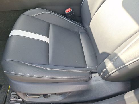 Used 2025 Toyota Camry SE w/ Convenience Package image 16