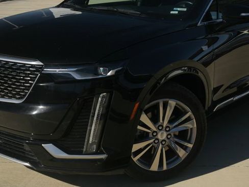 Used 2023 Cadillac XT6 Premium Luxury image 3