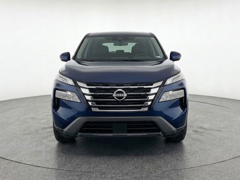 Used 2025 Nissan Rogue SV image 2