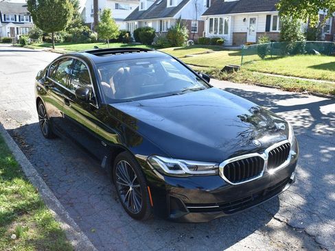 Used 2023 BMW 530e image 4