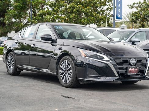 Used 2023 Nissan Altima 2.5 SV FWD image 5