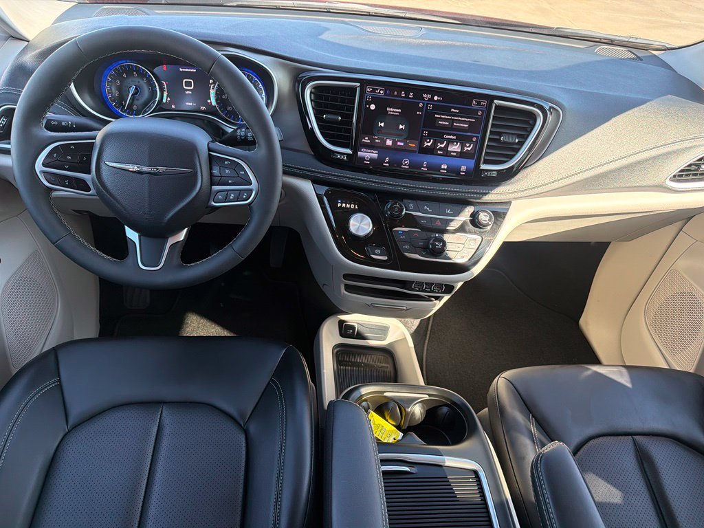 Used 2023 Chrysler Pacifica Touring-L FWD image 18