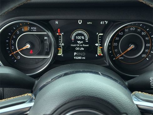 Used 2020 Jeep Wrangler Unlimited Sahara image 24