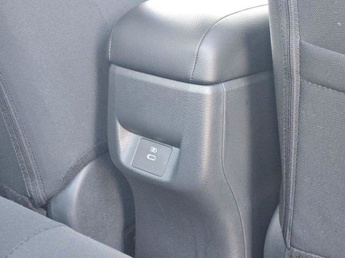 Used 2025 Nissan Versa SV FWD image 8