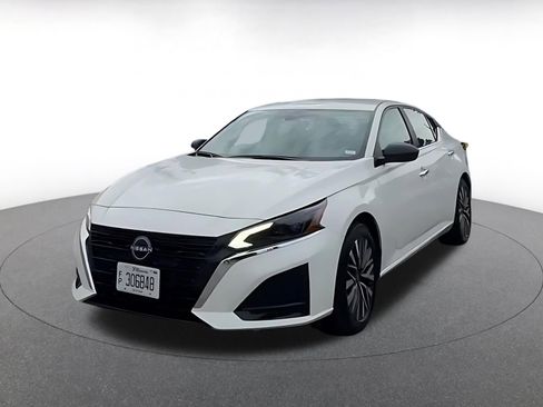 Used 2025 Nissan Altima 2.5 SV FWD image 7