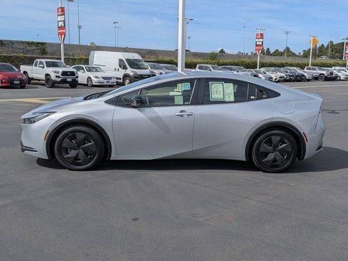 Used 2024 Toyota Prius Prime FWD image 12