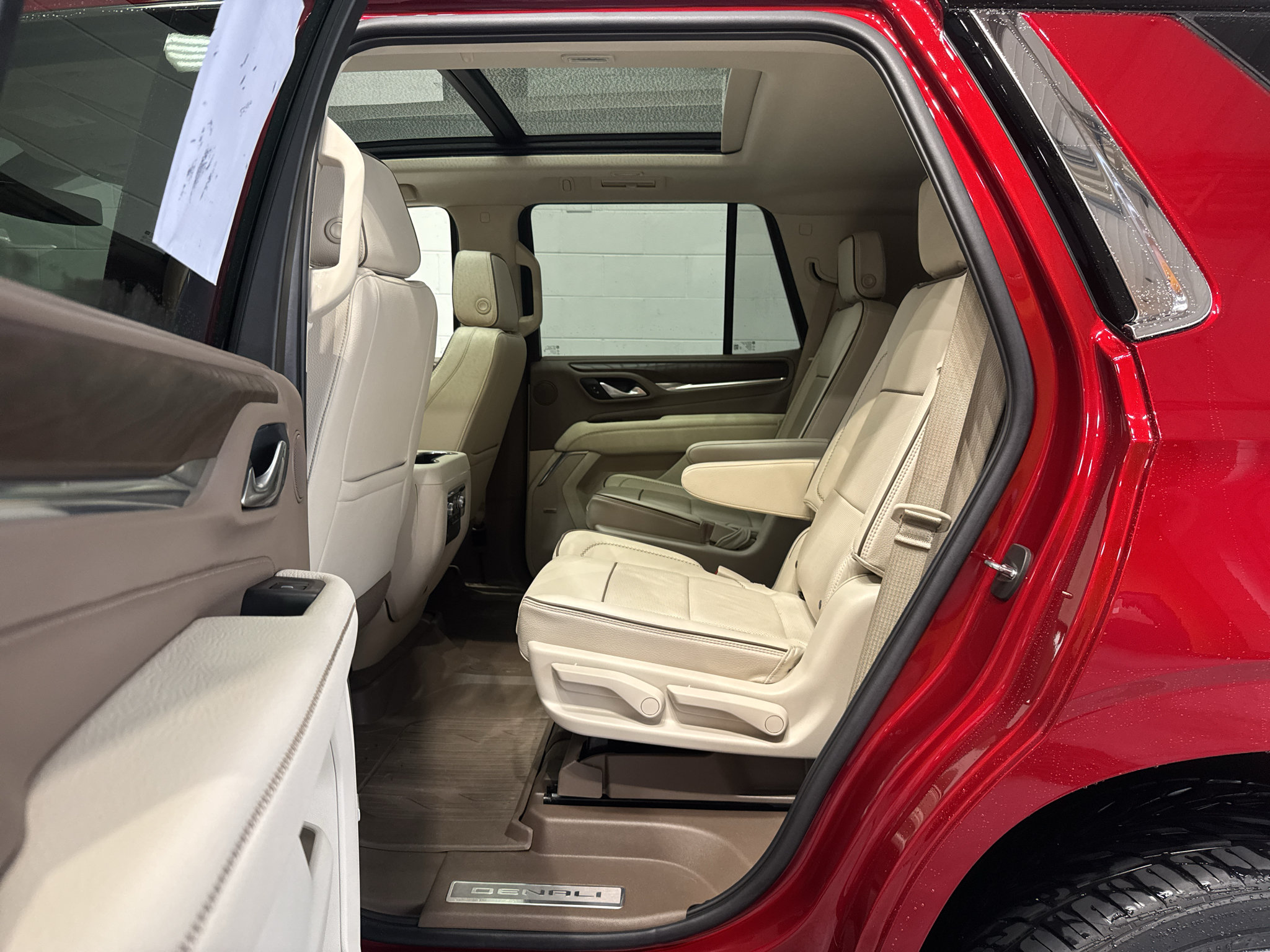 Used 2022 GMC Yukon Denali AWD/4WD image 13
