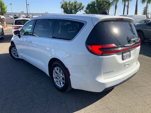 Certified 2024 Chrysler Pacifica Touring-L FWD image 5