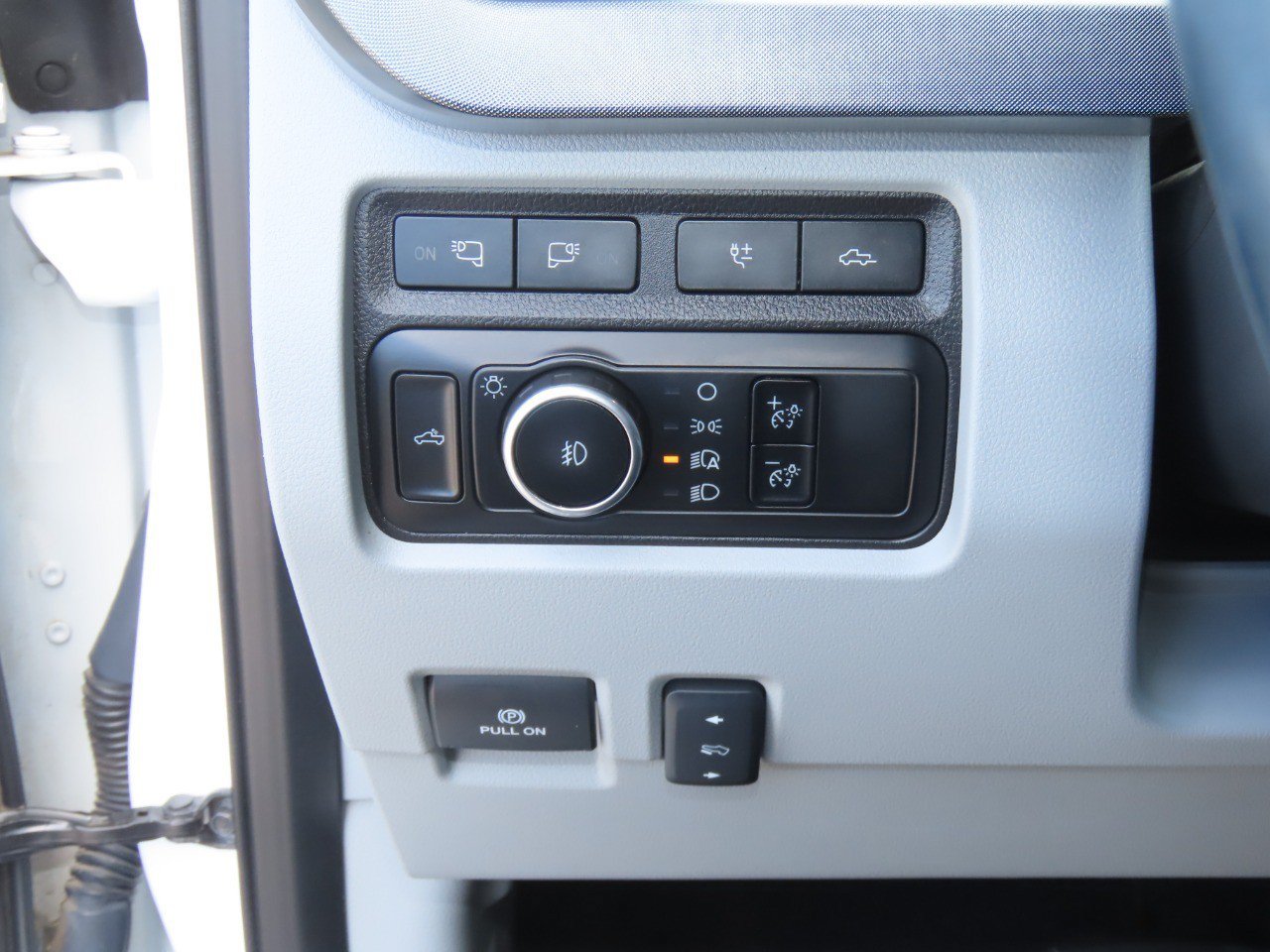 Used 2024 Ford F350 Limited w/ FX4 Off-Road Package AWD/4WD image 27