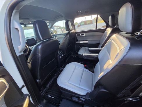 Used 2021 Ford Explorer XLT w/ Equipment Group 202A RWD image 9