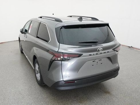 New 2026 Toyota Sienna XLE image 16
