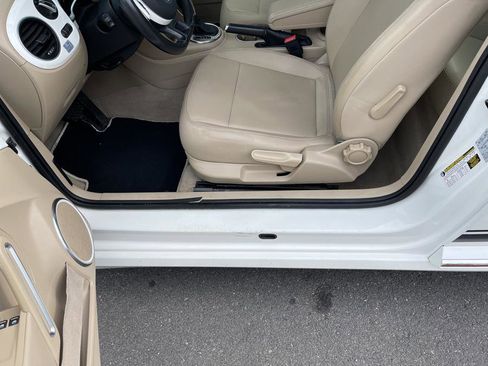 Used 2013 Volkswagen Beetle TDI image 27