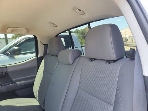 Used 2022 Toyota Tacoma SR5 w/ Technology Package RWD image 10