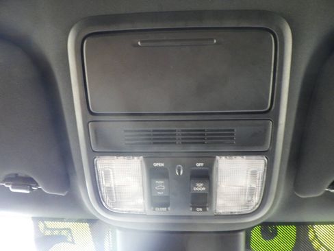 Used 2023 Honda Odyssey Sport image 31