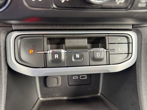 Used 2021 GMC Acadia SLE w/ Driver Convenience Package image 14