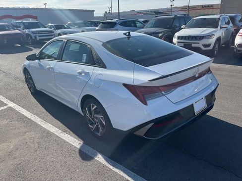 Used 2025 Hyundai Elantra SEL image 7