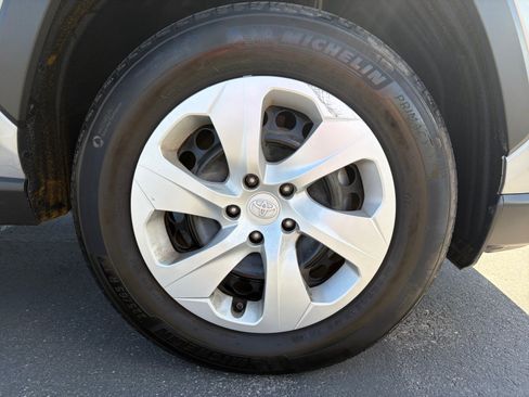 Used 2025 Toyota RAV4 LE AWD/4WD image 29