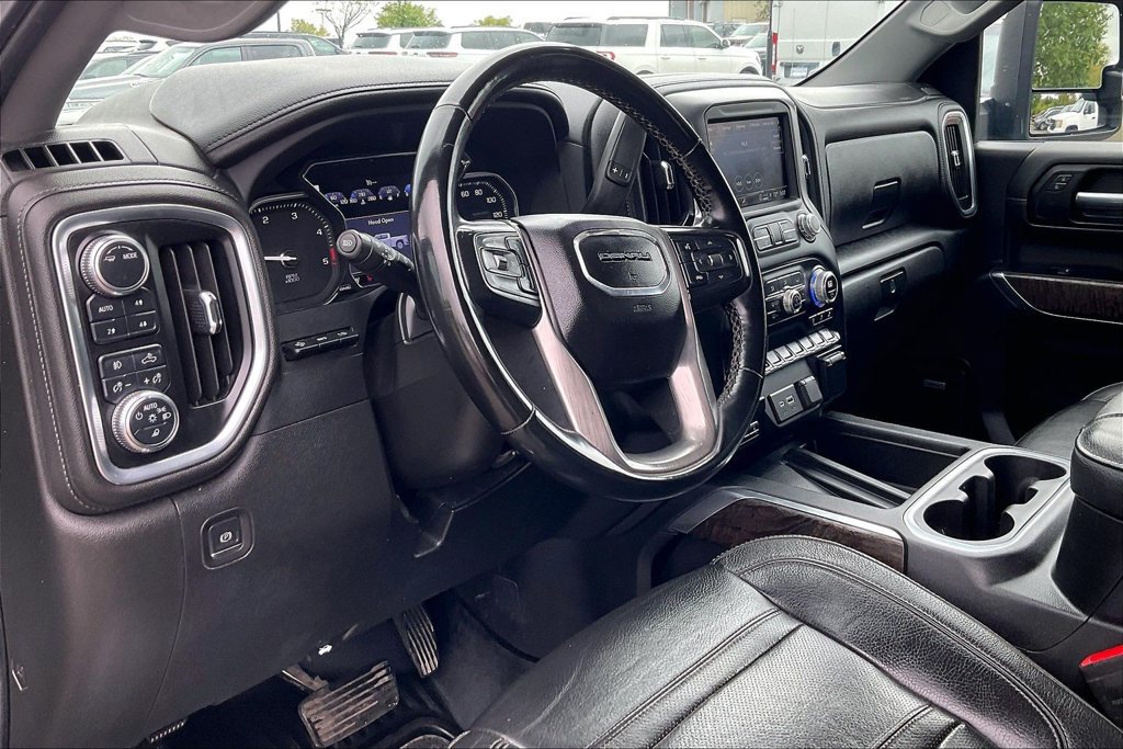 Used 2023 GMC Sierra 2500 Denali w/ Denali Black Diamond Edition AWD/4WD image 13