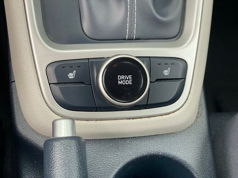 Used 2023 Hyundai Venue Limited w/ Cargo Package image 19