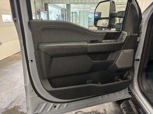 New 2026 Ford F250 Lariat w/ Black Appearance Package image 21