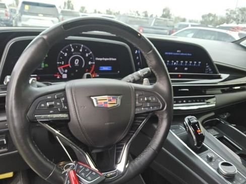 Used 2023 Cadillac Escalade ESV V image 3