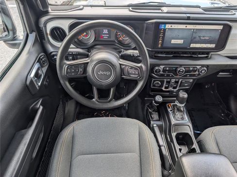 Used 2025 Jeep Gladiator Sport AWD/4WD image 17