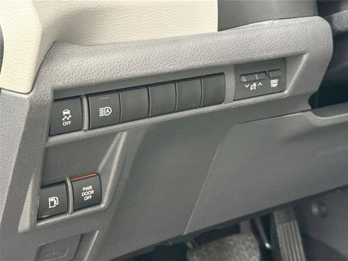 Certified 2024 Toyota Sienna LE image 14