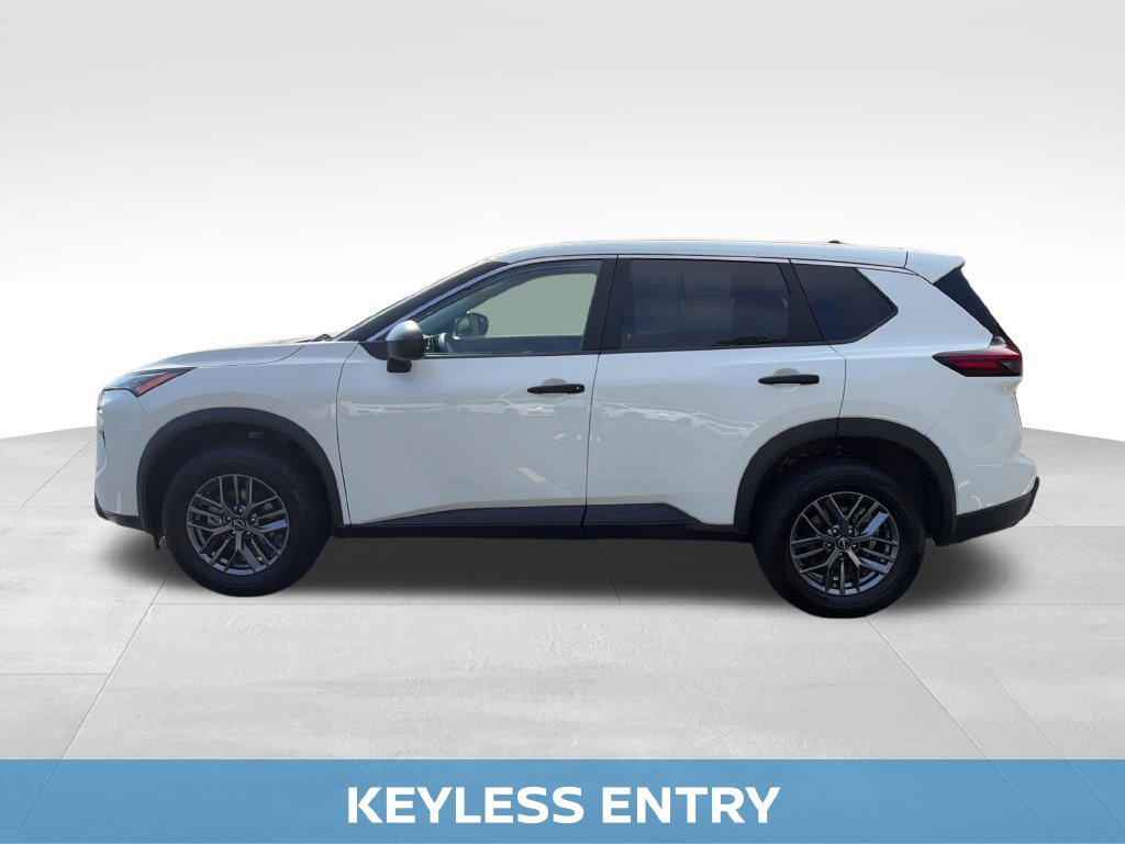 Used 2024 Nissan Rogue S AWD/4WD image 3