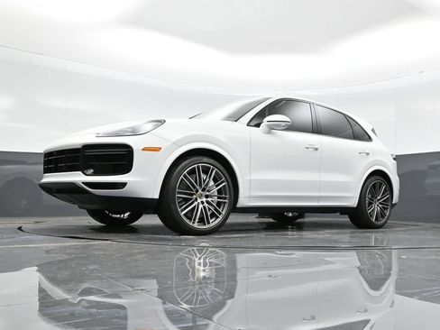 Certified 2022 Porsche Cayenne Turbo image 34