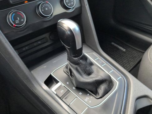 Used 2021 Volkswagen Tiguan S image 39