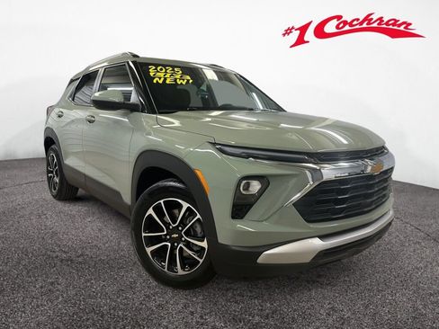Certified 2025 Chevrolet TrailBlazer LT w/ Convenience Package FWD image 1