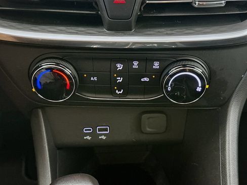 Used 2024 Buick Encore GX Preferred FWD image 18