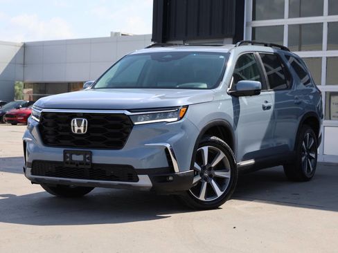 Used 2025 Honda Pilot Elite image 3