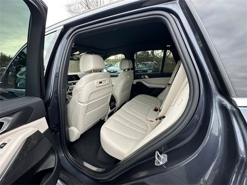 Used 2022 BMW X5 xDrive40i w/ Luxury Seating Package image 18
