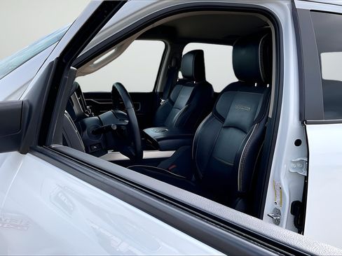 Used 2022 RAM 2500 Laramie AWD/4WD image 17