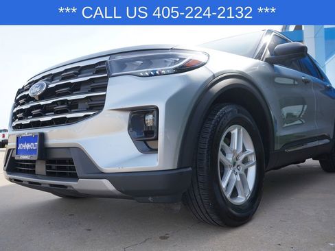 Used 2025 Ford Explorer Active w/ Active Comfort Package RWD image 4