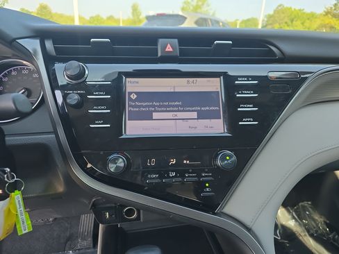 Used 2019 Toyota Camry SE FWD image 22