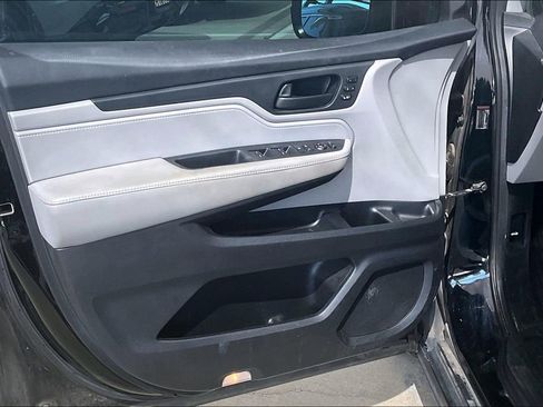 Used 2018 Honda Odyssey EX-L image 16