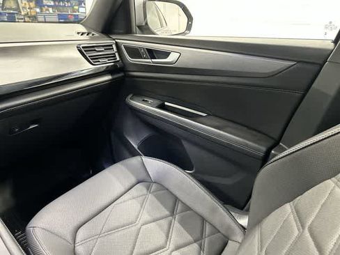 Used 2024 Volkswagen Atlas Cross Sport SE FWD image 13