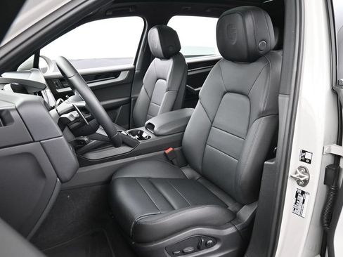 Certified 2026 Porsche Cayenne E-Hybrid AWD/4WD image 5