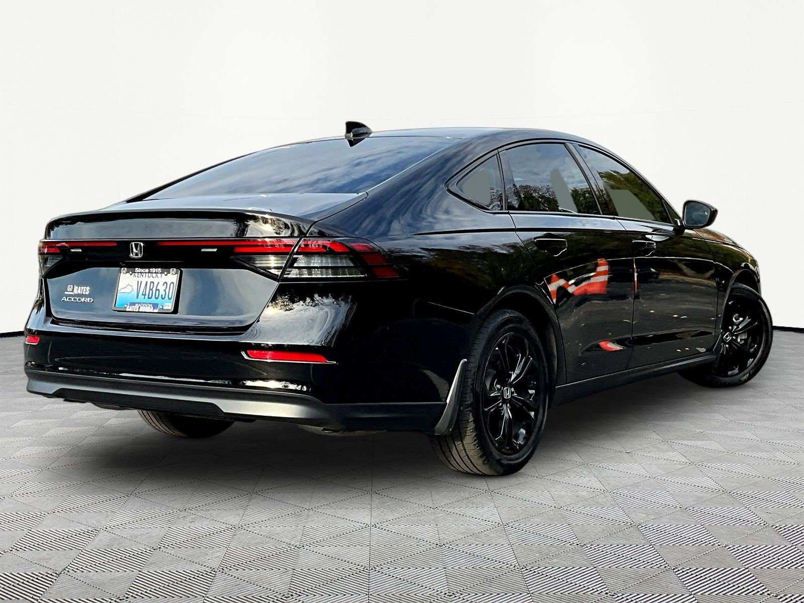 Used 2025 Honda Accord SE image 6