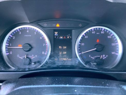 Used 2019 Toyota Highlander LE image 25