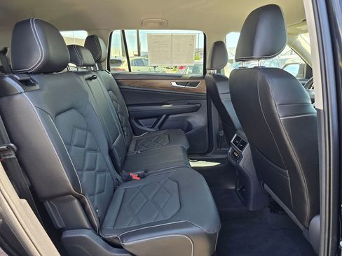 Used 2024 Volkswagen Atlas SE AWD/4WD image 12