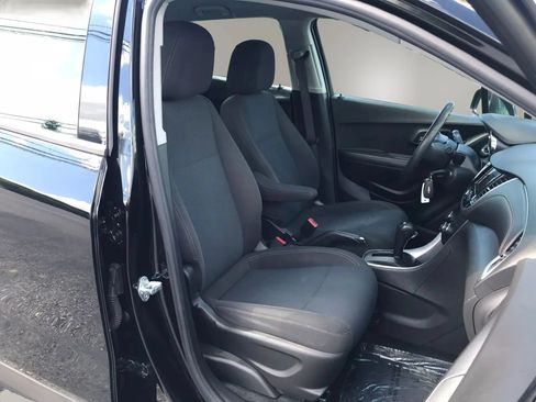 Used 2020 Chevrolet Trax LS FWD image 39