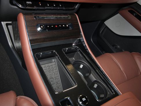 New 2026 Lincoln Aviator Reserve image 17