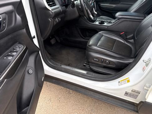 Used 2023 GMC Acadia SLT FWD image 15