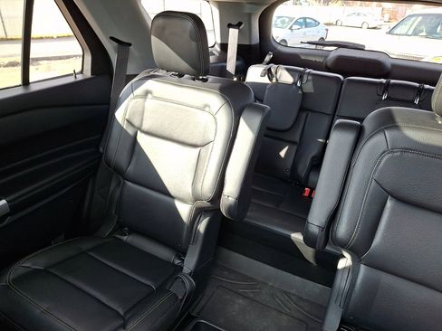 Used 2021 Ford Explorer XLT w/ Equipment Group 202A image 18