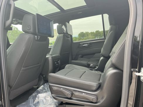 New 2026 Chevrolet Suburban Z71 image 27