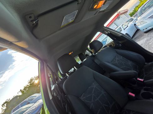 Used 2013 Ford Fiesta SE image 21